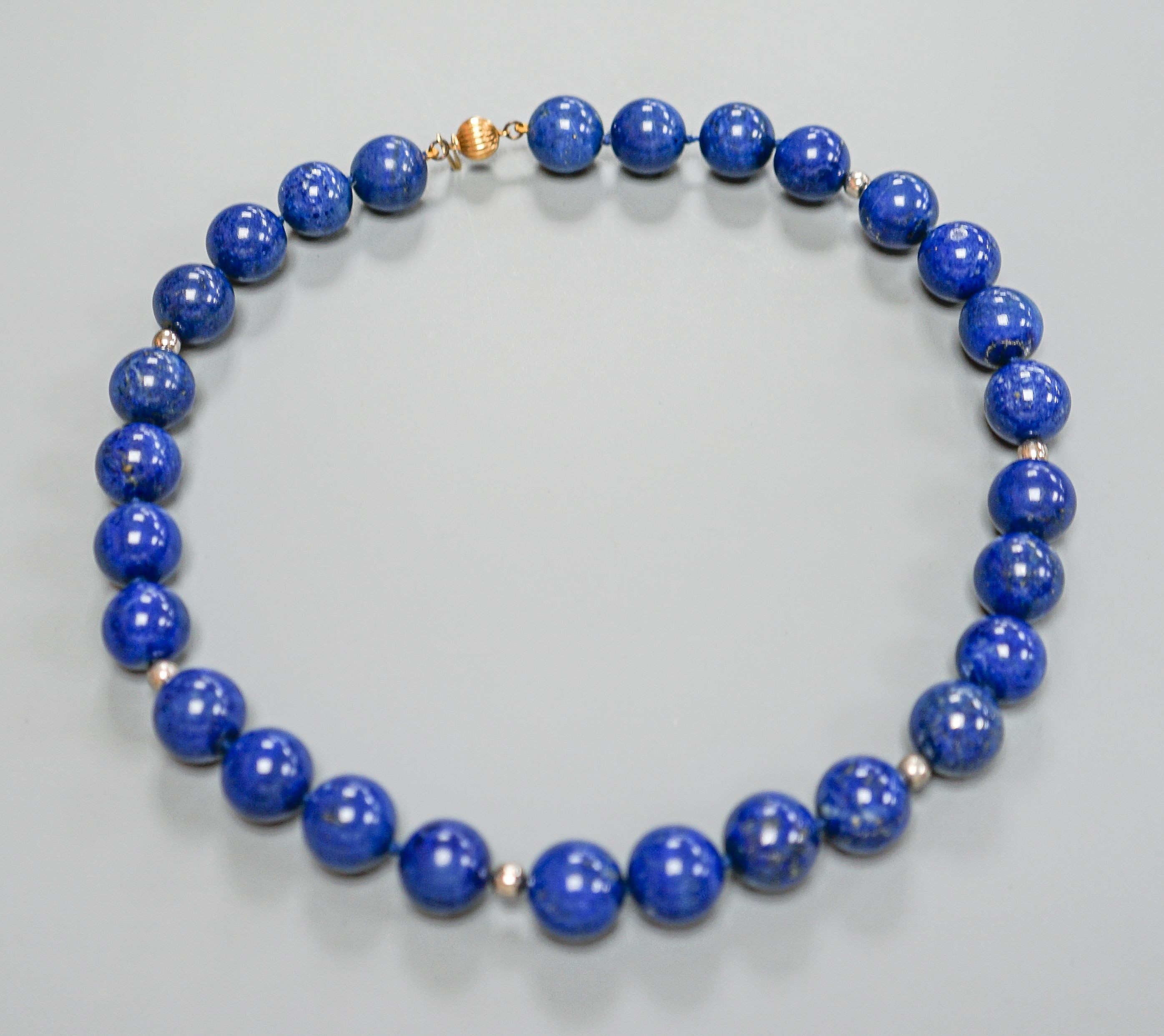 A single strand lapis lazuli circular bead necklace, with 375 clasp, 44cm.